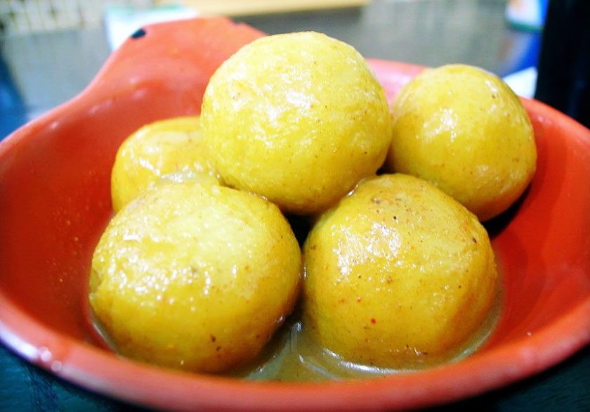 Curry-Fish-Ball-Hong-Kong-860x600